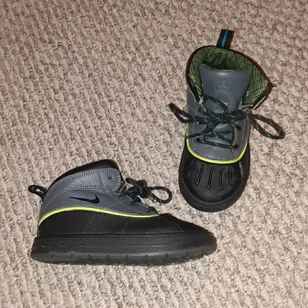 **EUC** Toddler Nike ACG